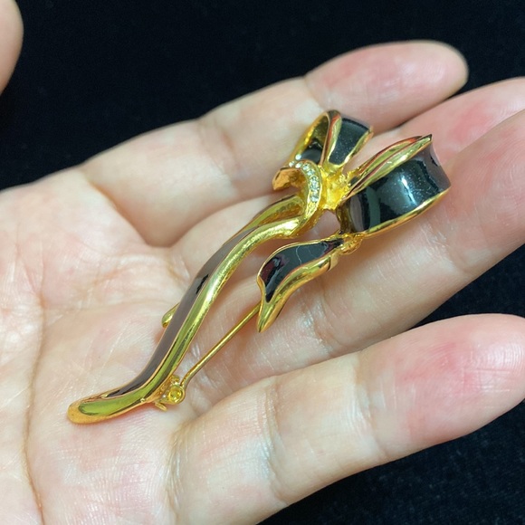 🖤Vtg💕Black and gold ribbon brooch - Picture 5 of 9